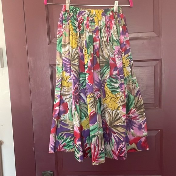 Colorful summer skirt - Picture 1 of 3